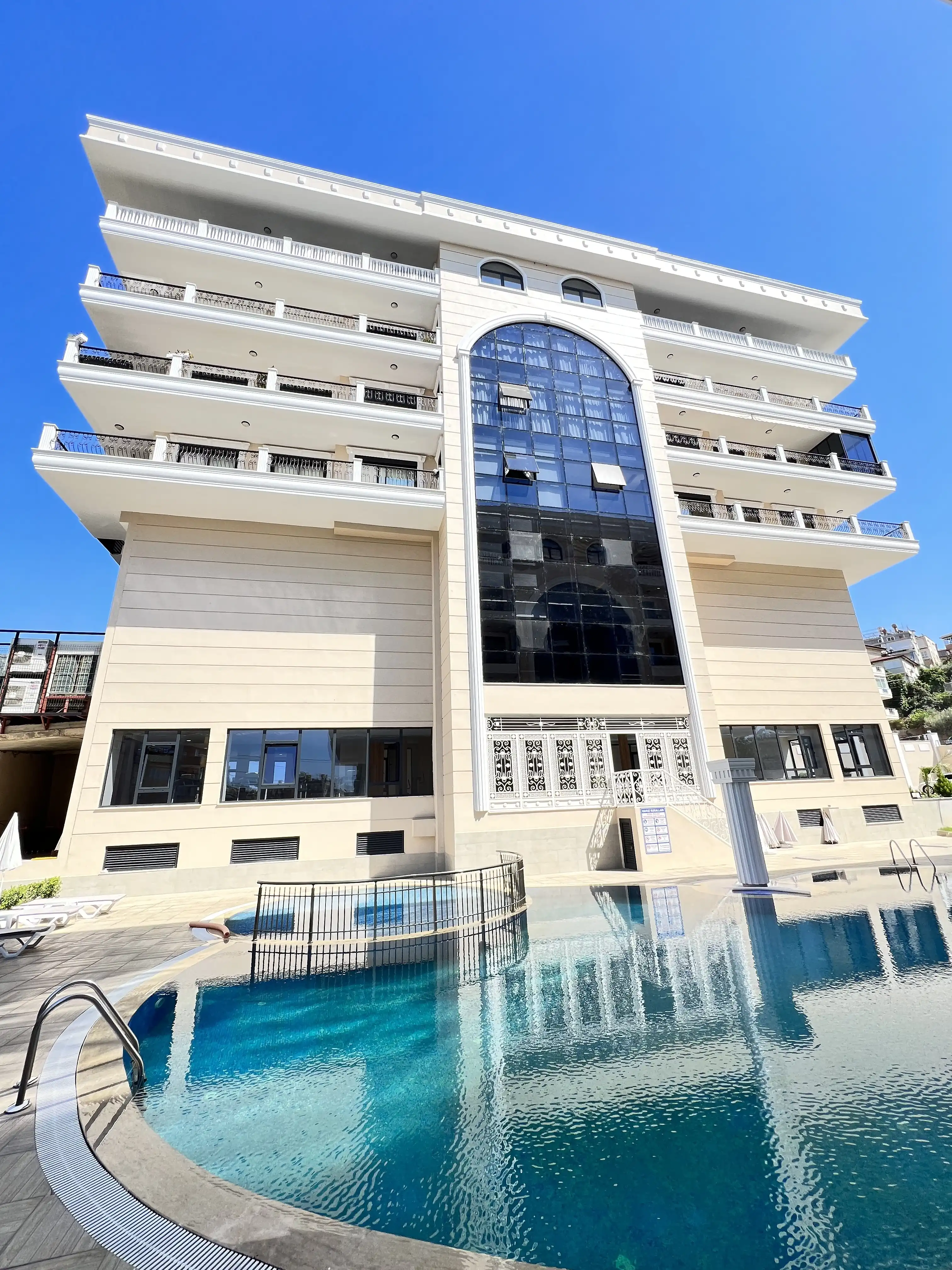 Изображение Просторная квартира 3+1 с отдельной кухней в самом центре города